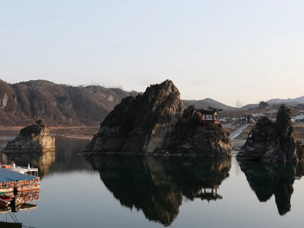 Dodamsambong, the three rock peaks standing in the river at Danyang.