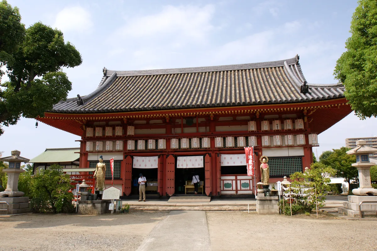 The precinct of Shoman-in Aizendo in Tennoji, Osaka.