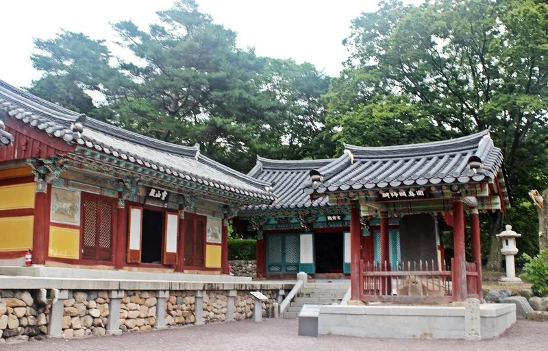 The stele of the national master Wonjin at Bogyeongsa in Pohang.