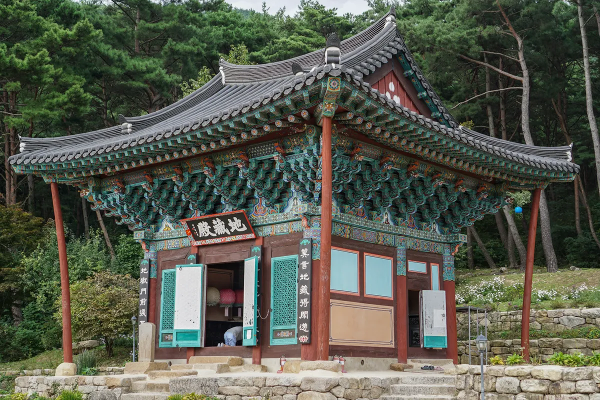 The Jijangjeon hall of Bukjijangsa on Palgongsan, Daegu.