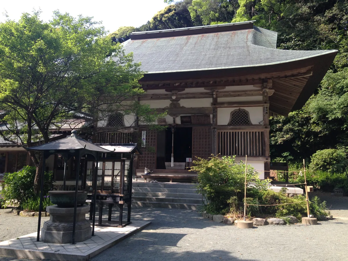 The main hall of Chinkoku-ji in Munakata.