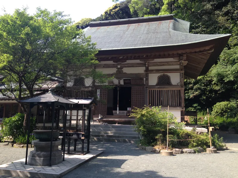 The main hall of Chinkoku-ji in Munakata.