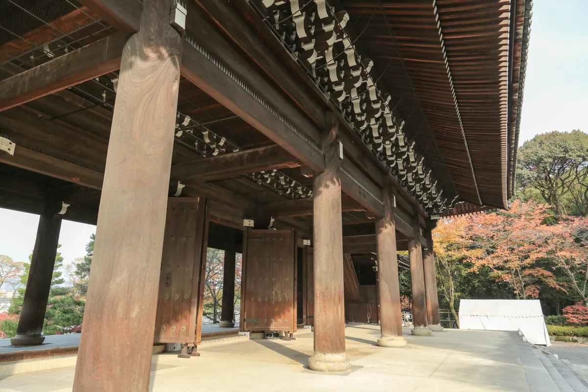 The great gate of Chion-in, two storeys of timber above the approach steps.