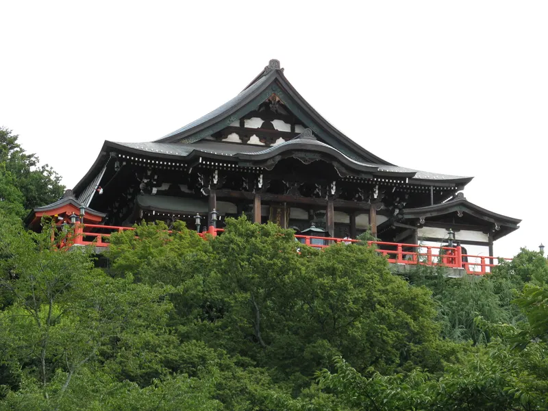 The main hall of Chogosonshi-ji on Shigisan.