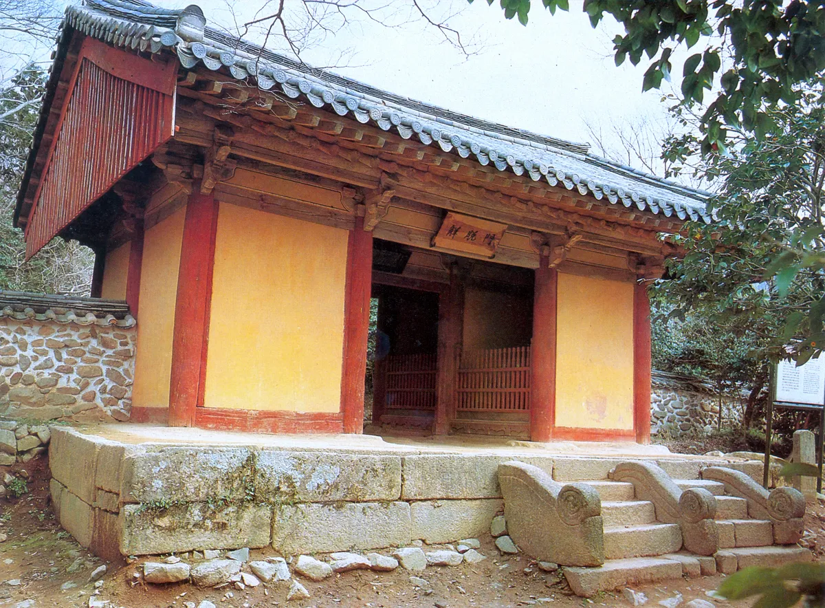 The Haetalmun gate of Dogapsa on Wolchulsan in Yeongam.