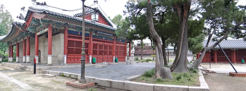 The main hall of Dongmyo in Seoul, its long brick-floored front opening onto the courtyard.