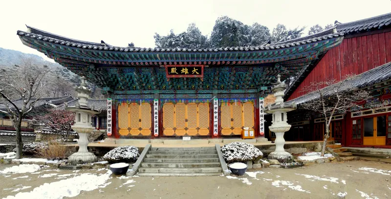 The precinct of Donghaksa on Gyeryongsan, Gongju.