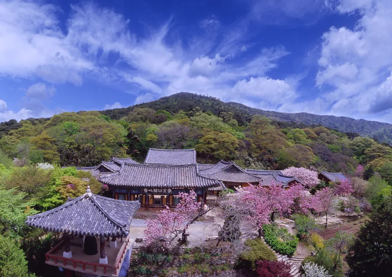 The precinct of Gaesimsa on Sangwangsan, Seosan.