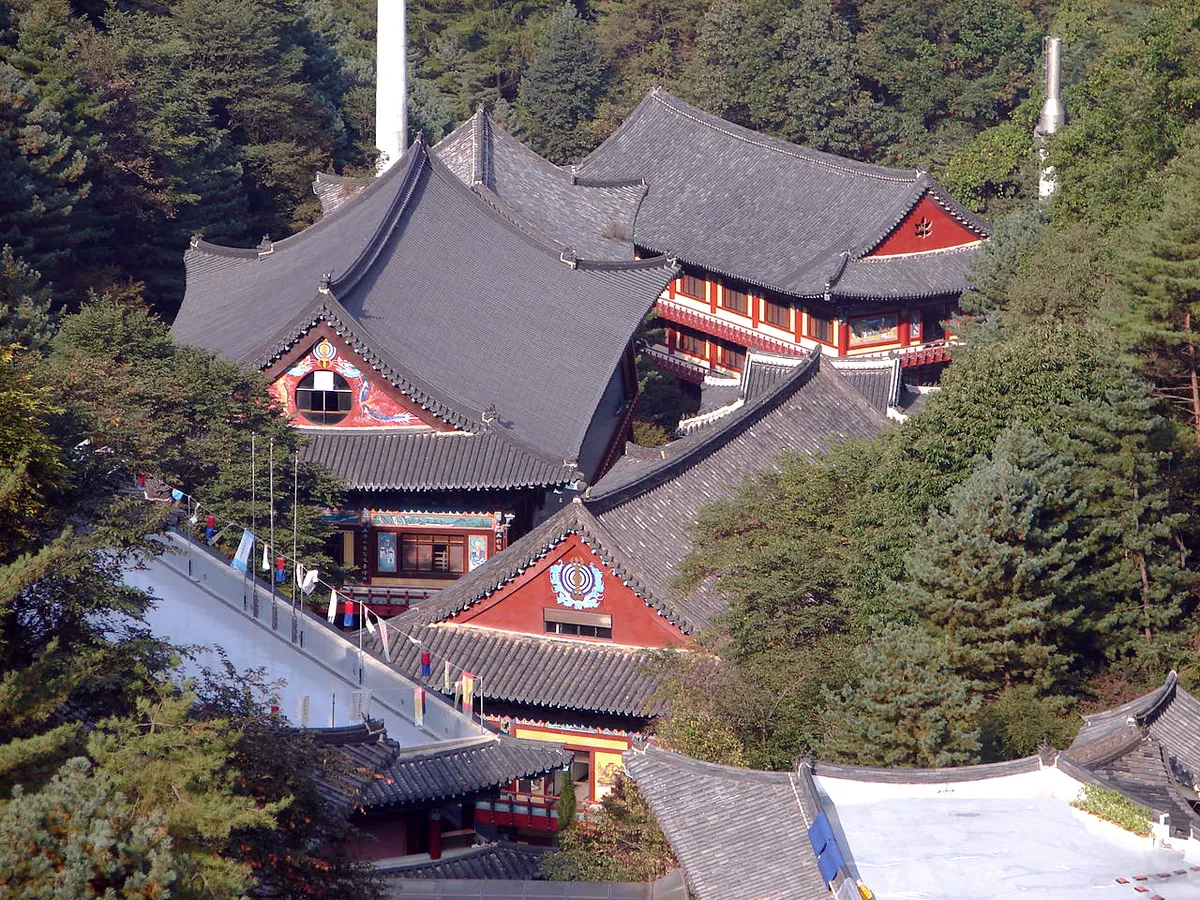 Guinsa filling its narrow valley on Sobaeksan, halls stacked up both slopes.
