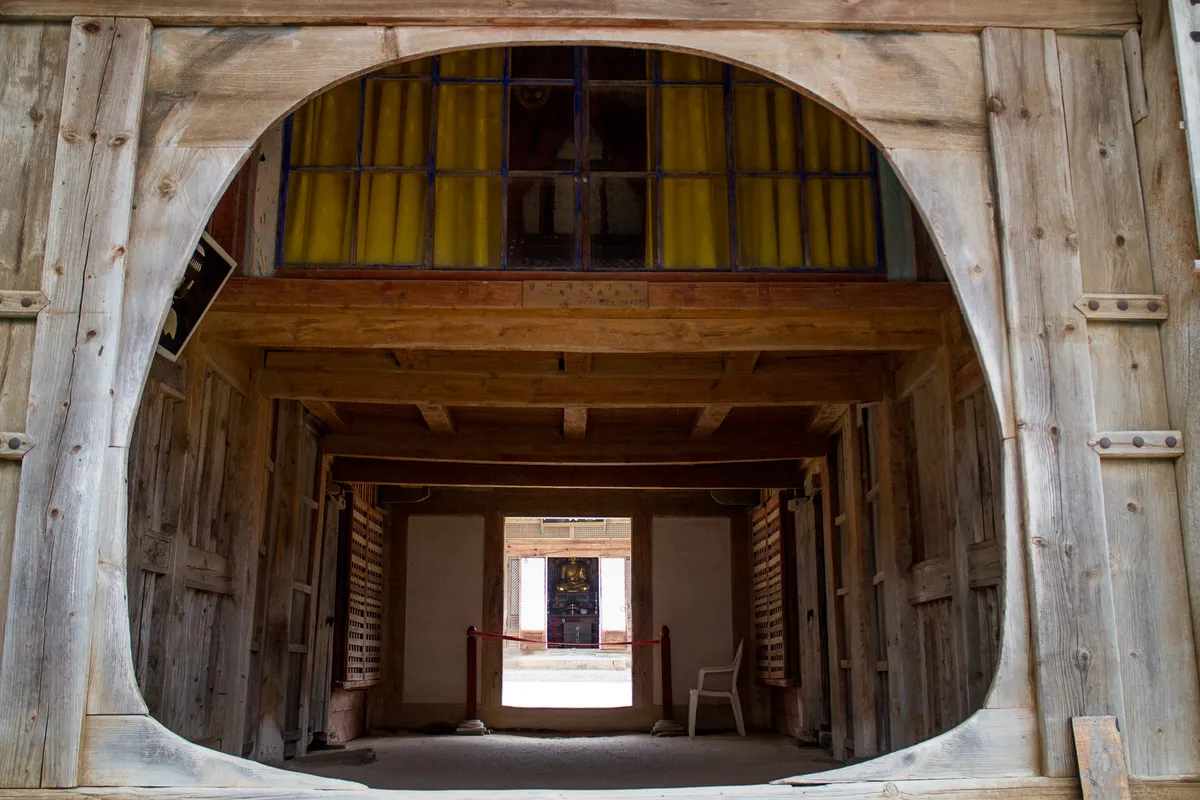 The Janggyeong Panjeon at Haeinsa, the long depository whose latticed walls have kept the woodblocks for centuries.
