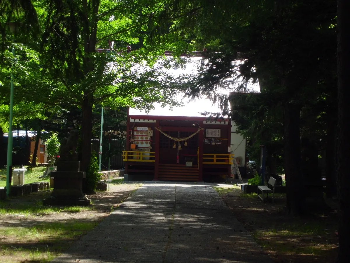 The precinct of Hanaoka Jinja in Misumai, Minami-ku, Sapporo.