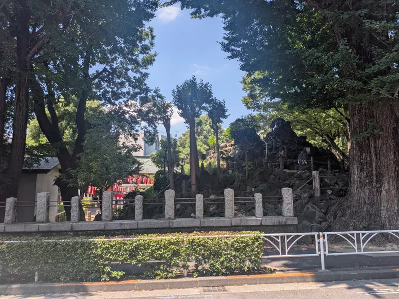 The grounds of Hatonomori Hachiman Shrine in Sendagaya