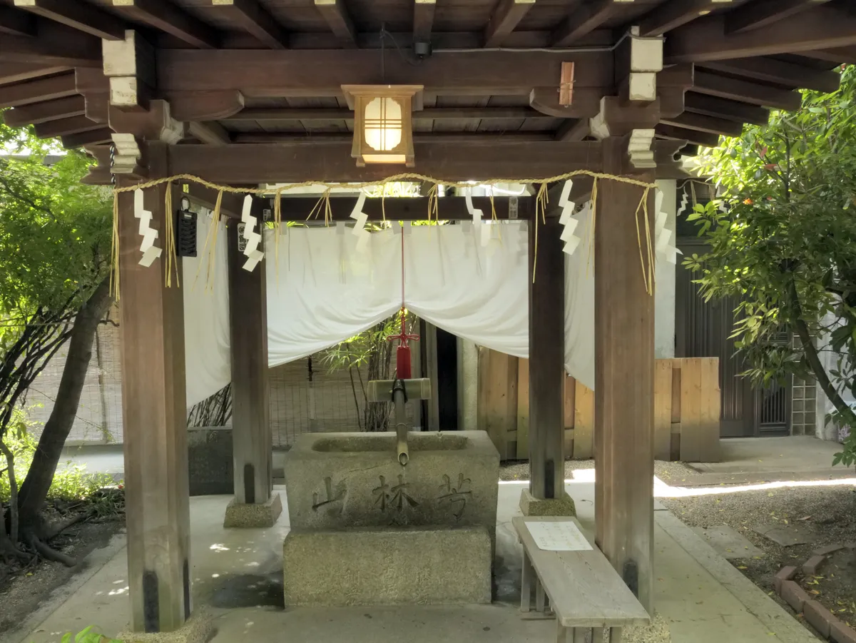 The precinct of Horikoshi Jinja in Tennoji, Osaka.