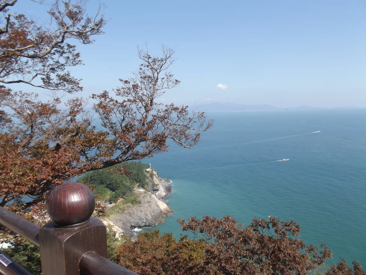 The sea seen from Hyangiram, the hermitage looking out over the water from Geumosan.