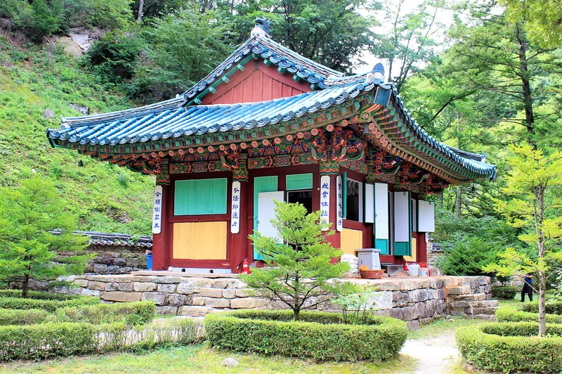 The relic hall at Jeongamsa, the building that holds no buddha image because the relics behind it are what is venerated.