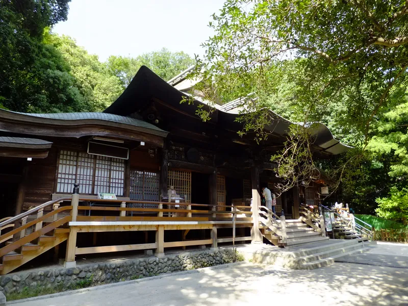 The main hall of Jindai-ji among trees in Chofu