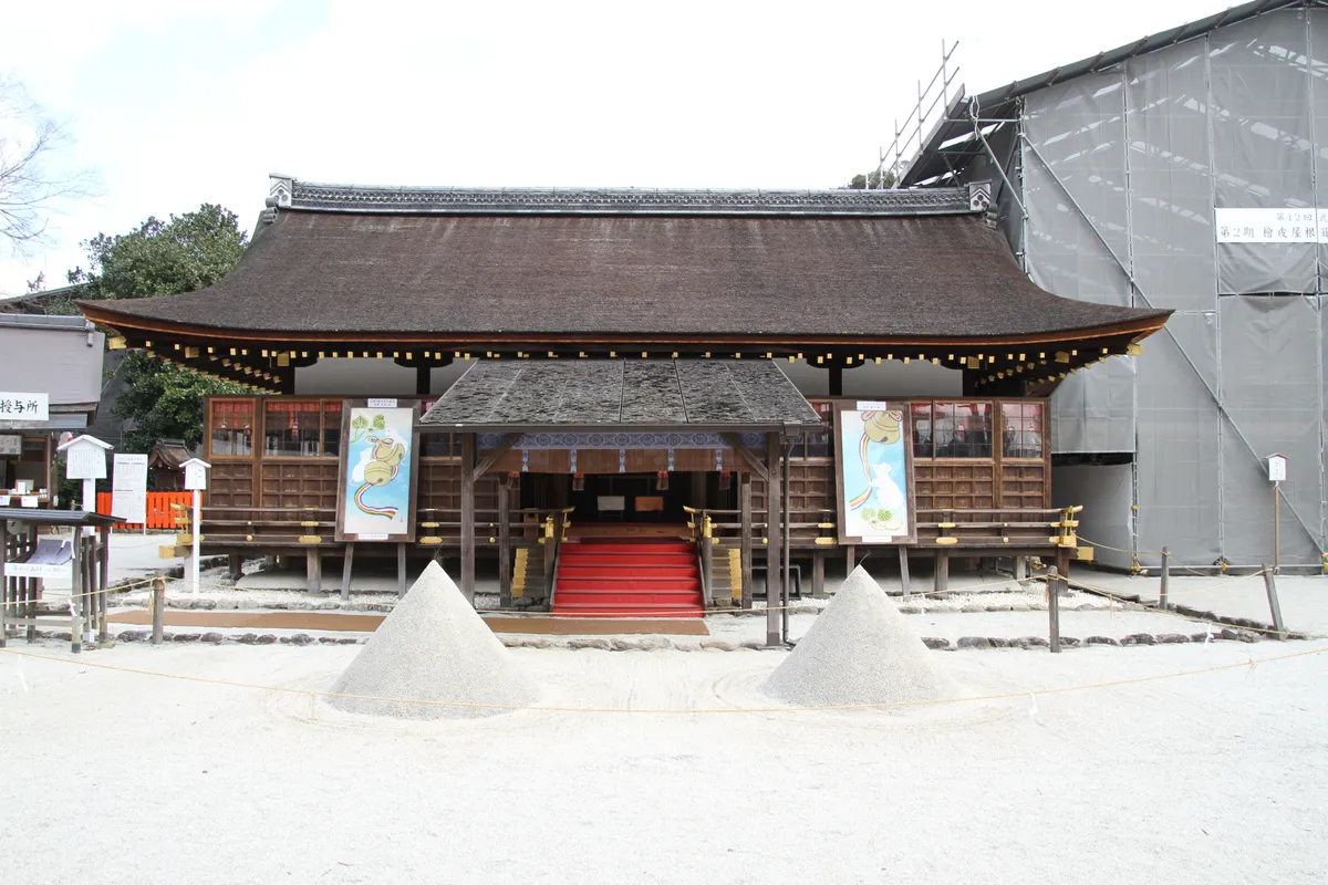 The worship hall at Kamigamo Jinja with the pair of conical sand mounds before it.