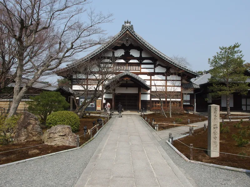 The garden and hall of Kodai-ji on the Higashiyama slope.