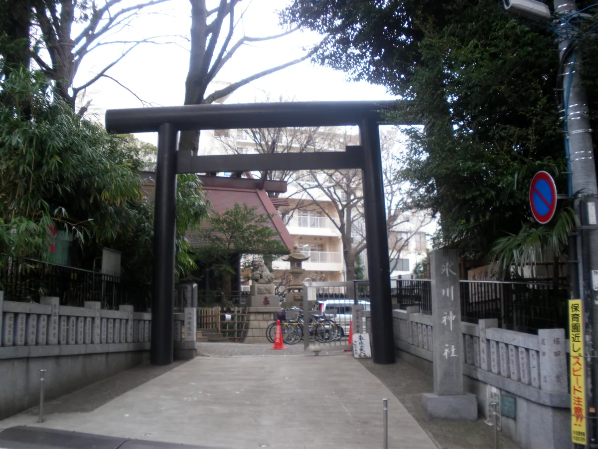 Koenji Hikawa Shrine in Koenji-minami, Suginami