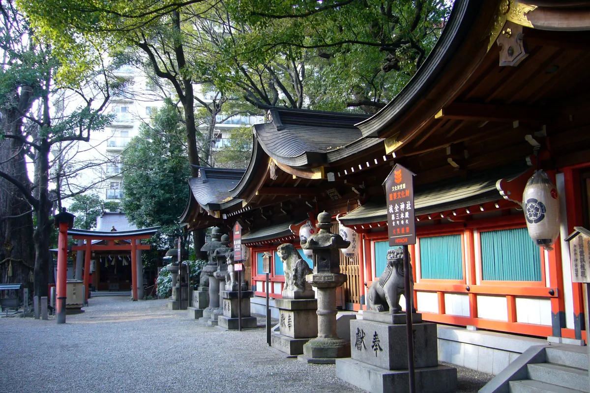 The precinct of Kumata Jinja in Hirano, Osaka.