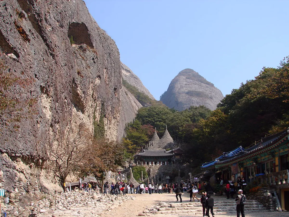 The stacked stone towers of Tapsa standing below the rock peaks of Maisan.
