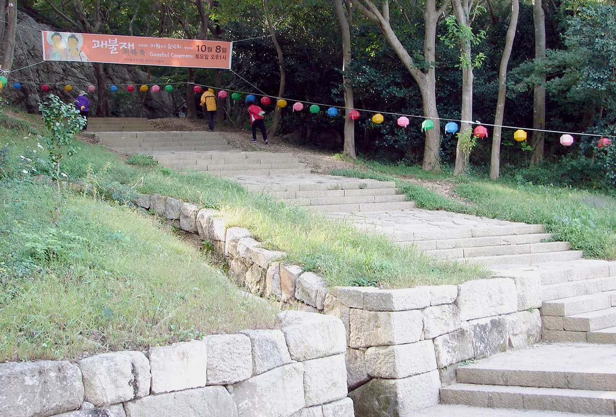 Mihwangsa below the ridge of Dalmasan in Haenam.