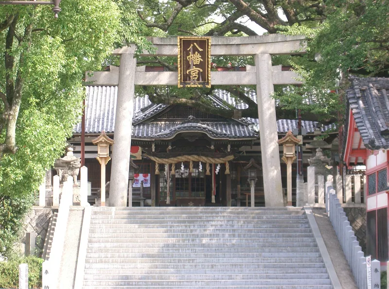 The precinct of Mozu Hachimangu in Sakai.