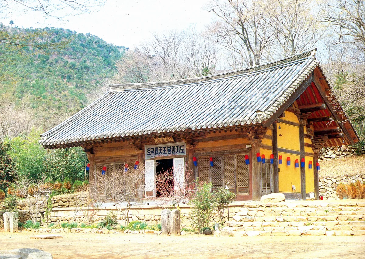 The Geungnakbojeon of Muwisa in Gangjin.