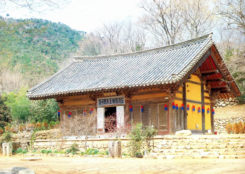 The Geungnakbojeon of Muwisa in Gangjin.