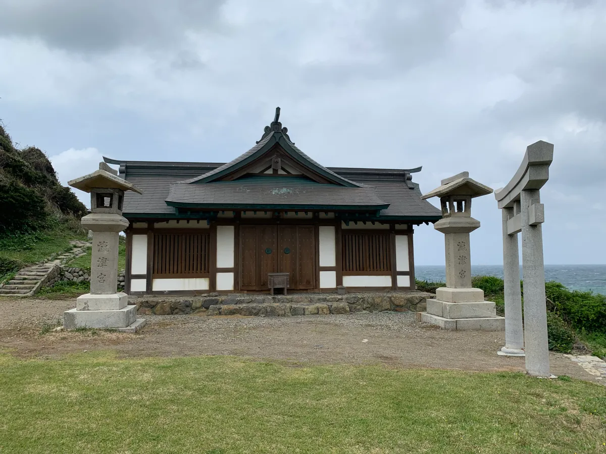 The Okitsu-gu distant worship hall on Oshima, facing the sea.