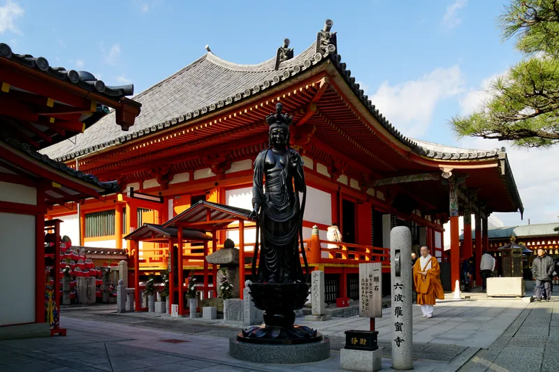 The vermilion main hall of Rokuharamitsu-ji, close among the streets of Higashiyama.