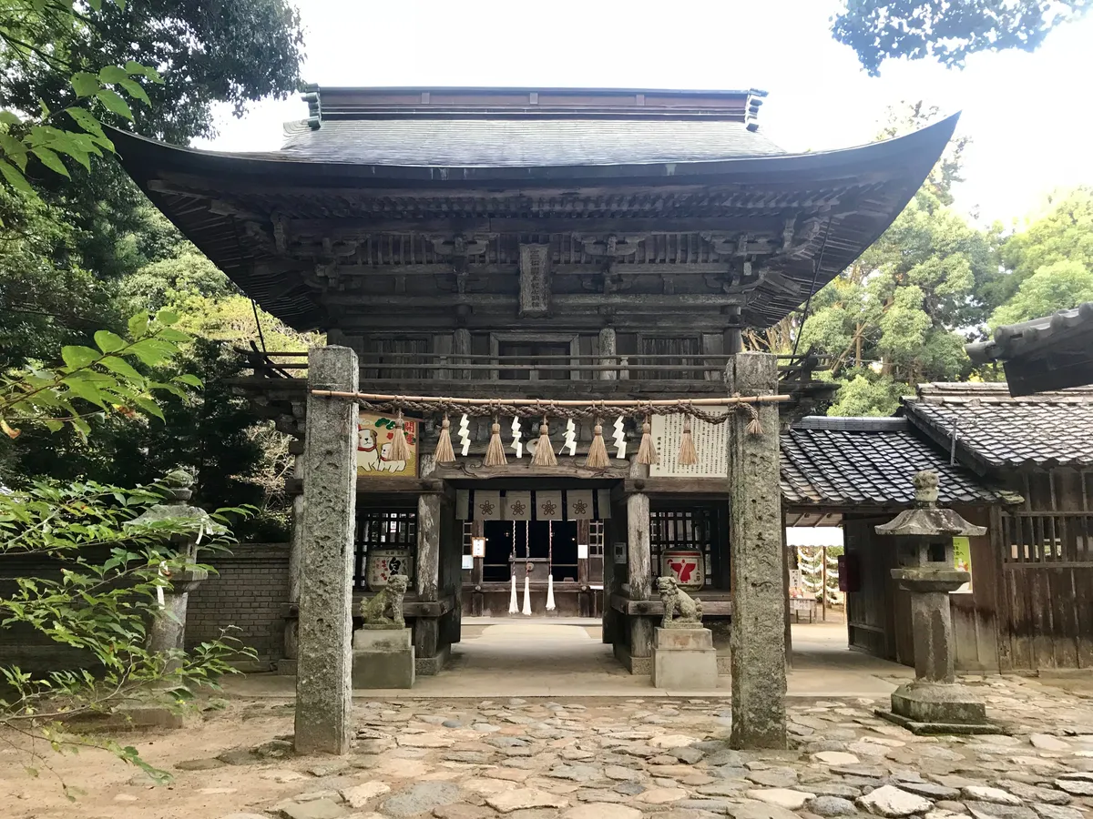 The main gate of Sakurai Shrine in Itoshima.