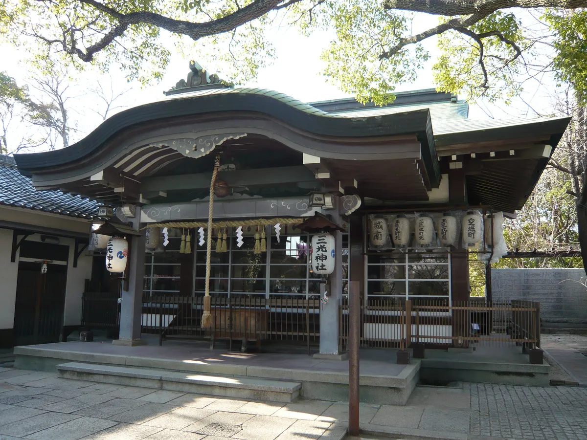 The worship hall of Sanko Jinja on Sanadayama.