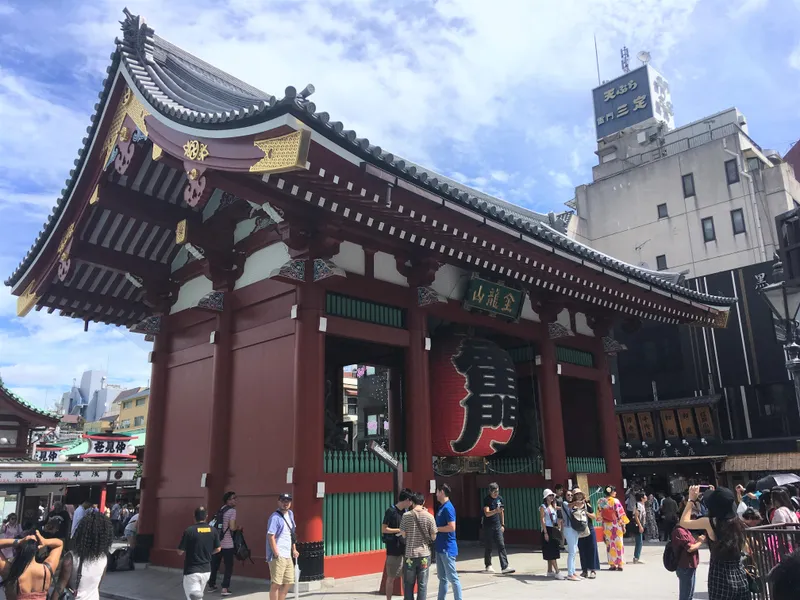 The Kaminarimon gate at Senso-ji, with its large red paper lantern hanging in the centre