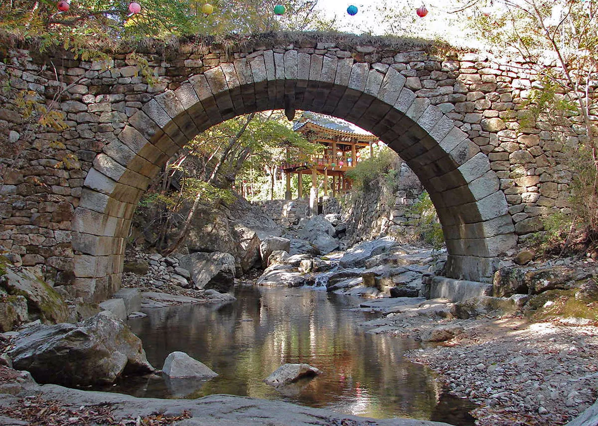 The Seungseongyo arch bridge at the entrance to Seonamsa, Suncheon.
