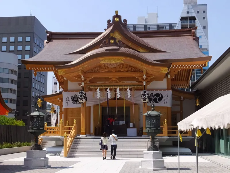 Suitengu on its raised podium in Nihonbashi, the hall reached by steps above street level