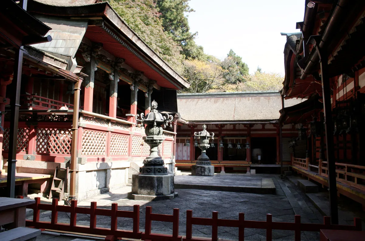 The courtyard of Tanzan Shrine on Tonomine.