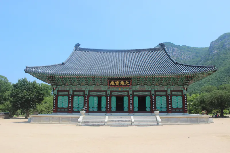 The main hall of Unmunsa on Hogeosan in Cheongdo.