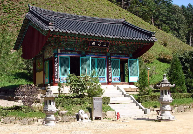 The precinct of Woljeongsa on Odaesan, Pyeongchang.