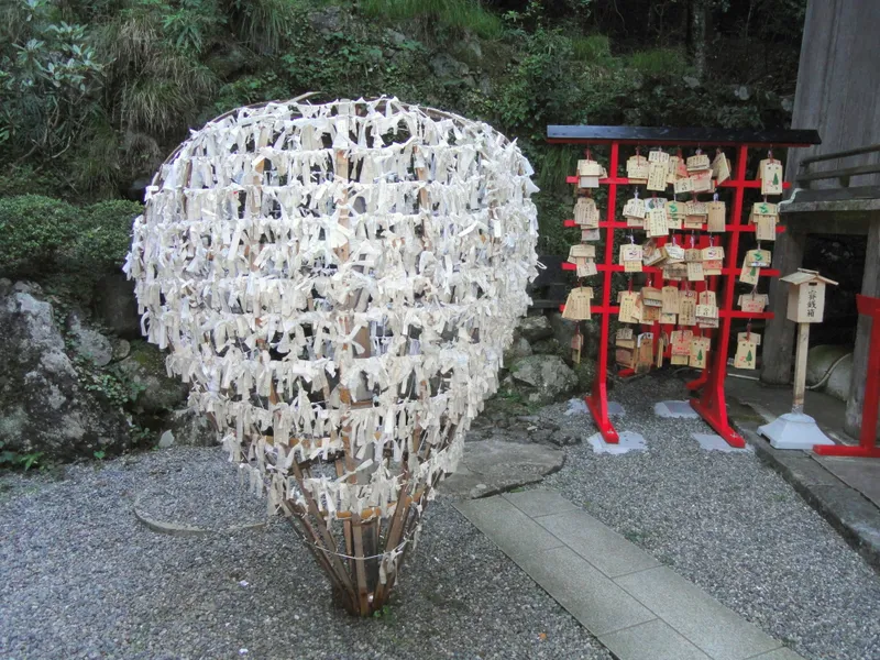 The hall of Yuki Jinja on the wooded slope of the Kurama approach.